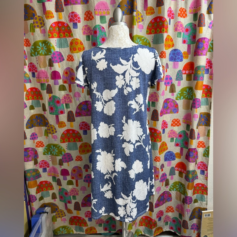 SJS Scoop Neck Short Sleeve Dress. Medium - Picture 4 of 5